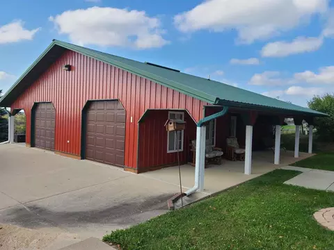1803 Trophy Run Ln, Harpers Ferry, IA 52146