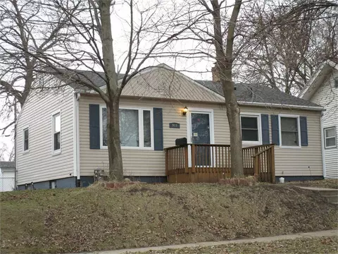 911 Newton St, Waterloo, IA 50703