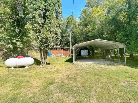 3558 Highlandville Rd, Decorah, IA 52101