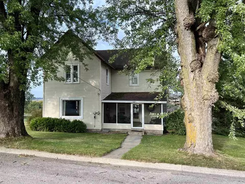 502 S Main St, Farmersburg, IA 52047