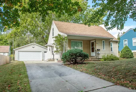 424 Woodbridge St, Waterloo, IA 50701