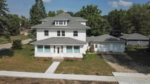 409 W Main St, Fairbank, IA 50629