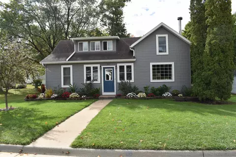 203 W 5th St, Riceville, IA 50466