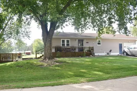 402 Buchanan St S, Fairbank, IA 50629
