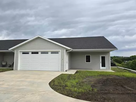 106 Highland Dr #4, Decorah, IA 52101