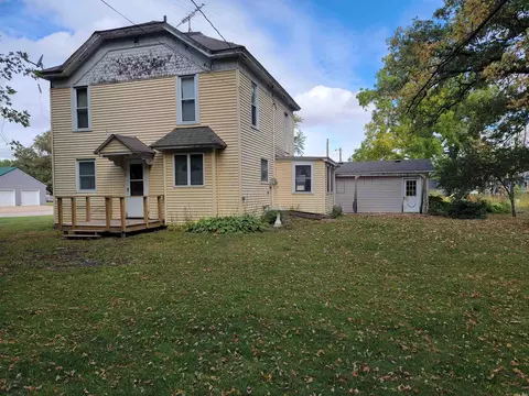 415 Oak St, Elma, IA 50628