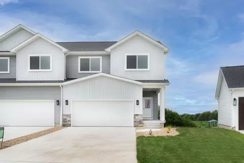 5313 Fernwood Dr, Cedar Falls, IA 50613