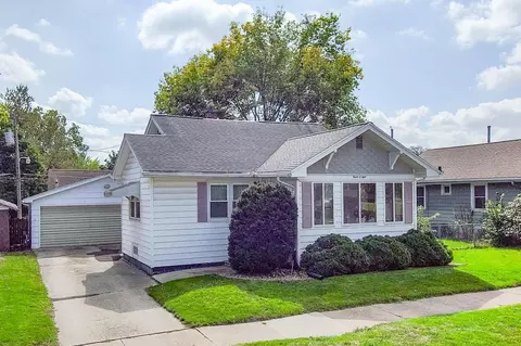 1208 Leavitt St, Waterloo, IA 50702