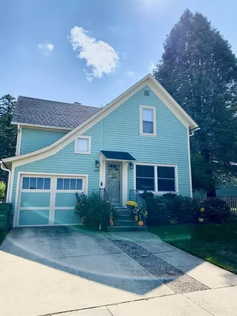 408 W Clark St, Fayette, IA 52142