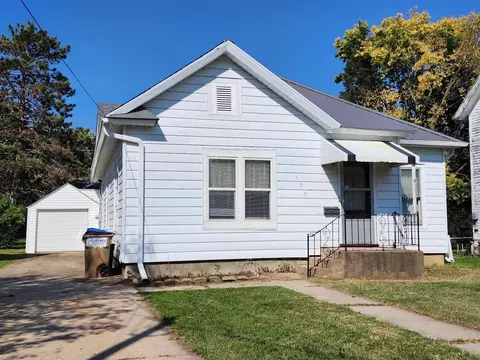 120 Gay St, Manchester, IA 52057