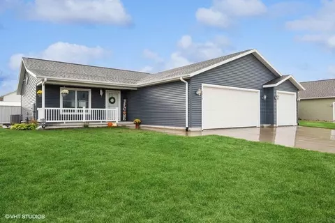 3814 Viola Dr, Waverly, IA 50677
