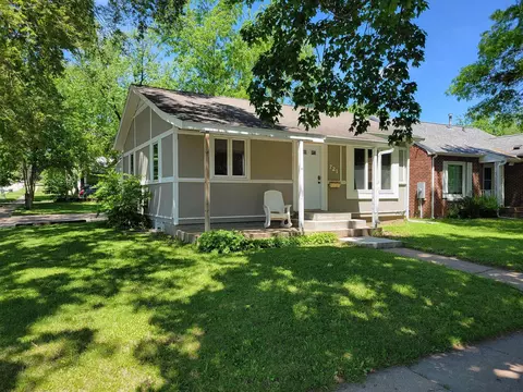 721 W 20th St, Cedar Falls, IA 50613