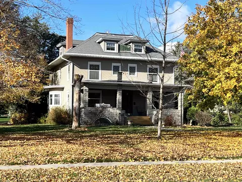 606 Allamakee St, Waukon, IA 52172