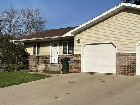 103 S Maple St, Postville, IA 52162