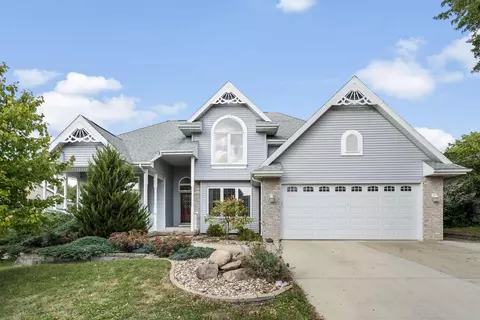2303 Oxford Ln, Cedar Falls, IA 50613