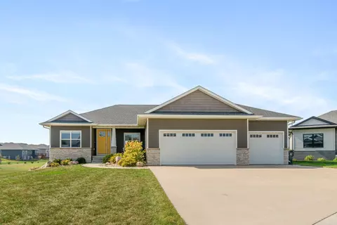 4421 Donald Dr, Cedar Falls, IA 50613