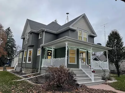 614 Mitchell St, Ackley, IA 50601