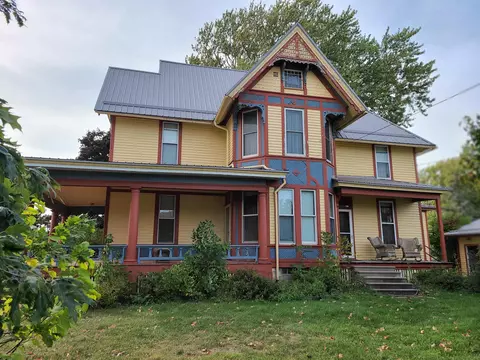 301 W Mission St, Strawberry Point, IA 52076