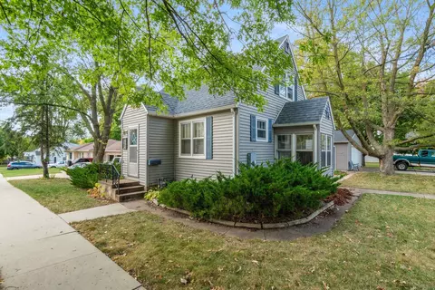 1903 Walnut St, Cedar Falls, IA 50613