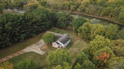 706 SE 12th St, Waverly, IA 50677