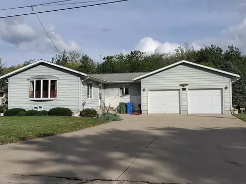 739 SE 3rd St, Cresco, IA 52136