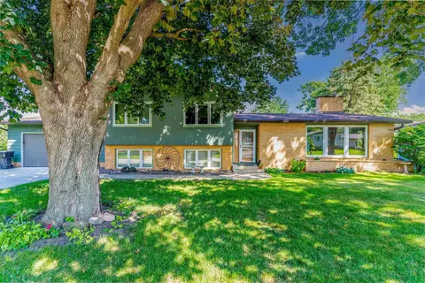 914 Ellen St, Cedar Falls, IA 50613