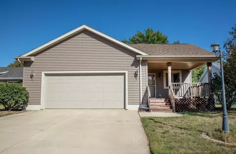 1410 Leitha Ter, Waverly, IA 50677