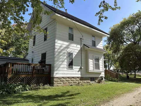 1100 1st Ave, Floyd, IA 50435
