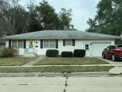 308 Charles St, Charles City, IA 50616