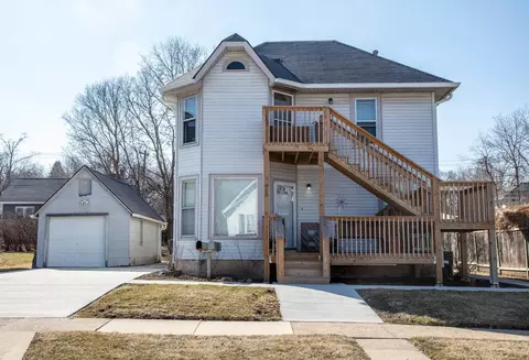 915-915 12 Tremont St, Cedar Falls, IA 50613