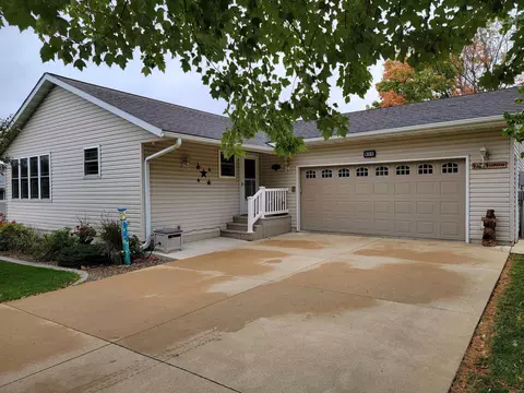 815 Division St, Cresco, IA 52136
