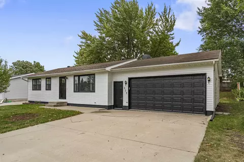 628 Sonya Dr, Waterloo, IA 50701