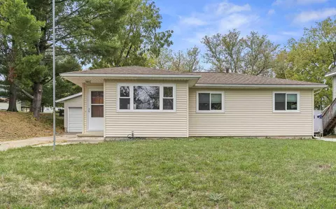 124 N College St, Cedar Falls, IA 50613