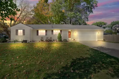 3011 Tucson Dr, Cedar Falls, IA 50613