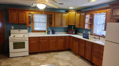 255 E Monroe St, Winthrop, IA 50682 photo 3