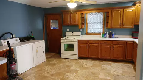 255 E Monroe St, Winthrop, IA 50682 photo 4