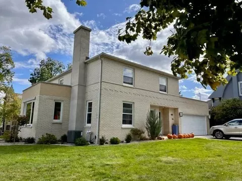 302 Upper Broadway, Decorah, IA 52101