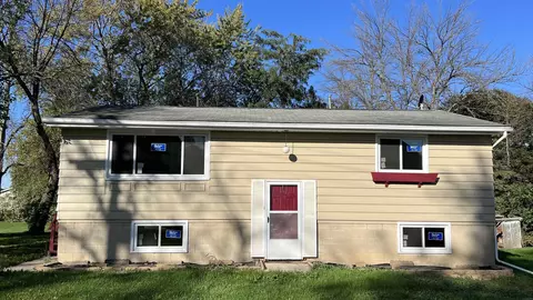 304 S Lincoln St, Lawler, IA 52154