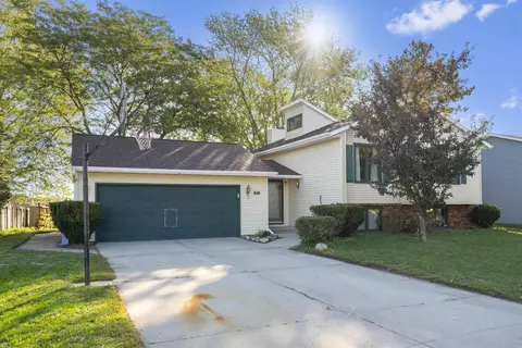 853 Juniper Dr, Waterloo, IA 50702