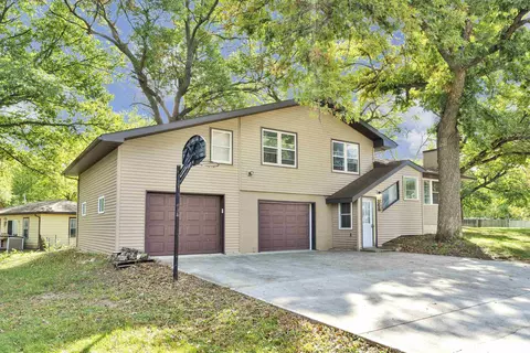 955 2nd Ave, Evansdale, IA 50707