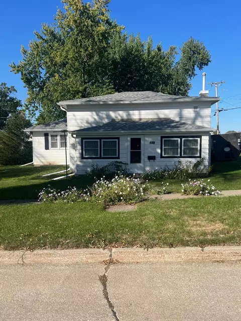611 Grant St, Tama, IA 52339