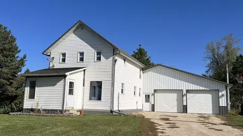 1871 220th St, New Hampton, IA 50659