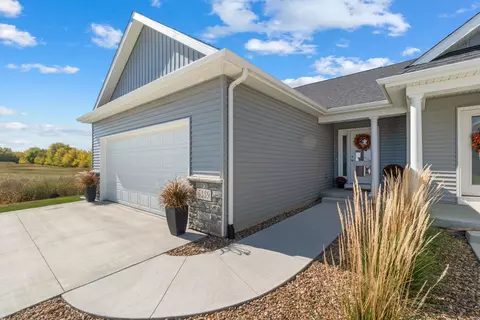 5339 Fernwood Dr, Cedar Falls, IA 50613