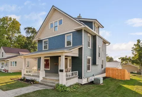 204 S Broadway St, Toledo, IA 52342