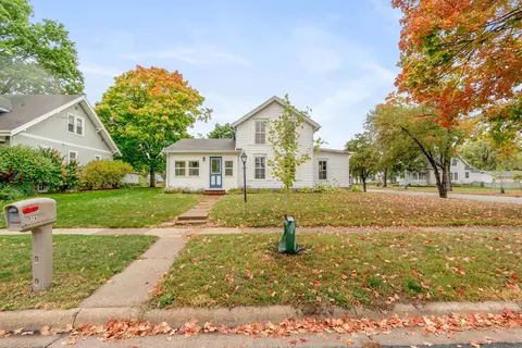 321 NW 3rd St, Waverly, IA 50677