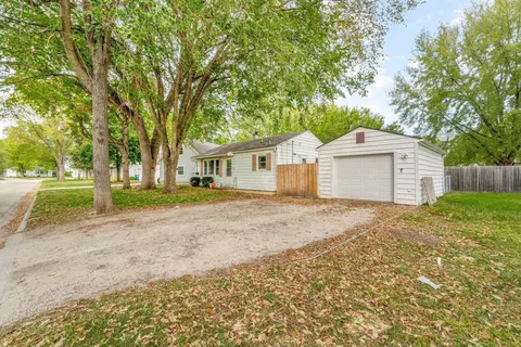 321 Norma Ave, Evansdale, IA 50707