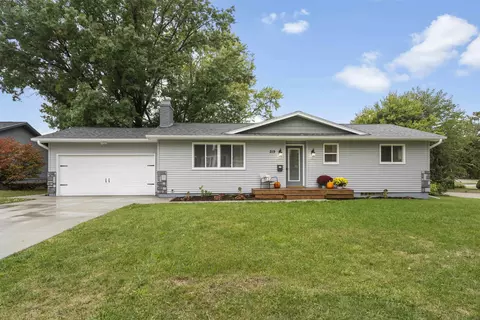 219 Clark Dr, Cedar Falls, IA 50613