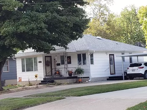 209 NE 8th Ave, Independence, IA 50644