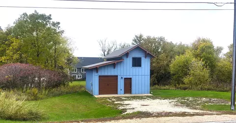 1105 Locust Rd, Decorah, IA 52101