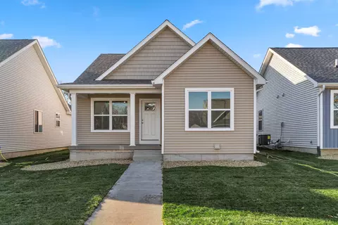 121 Coral Dr, Waterloo, IA 50701